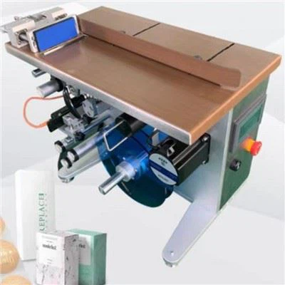 Rohový etiketovací stroj